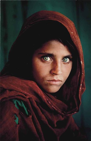 Afghan Girl, Sharbat Gula, Peshawar, Pakistan, 1984 by Steve McCurry on ...