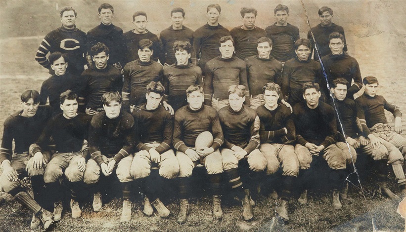 Group portrait of the Carlisle Indian Schools football players, with ...