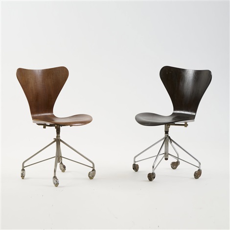 Two work chairs 3117 by Arne Jacobsen on artnet