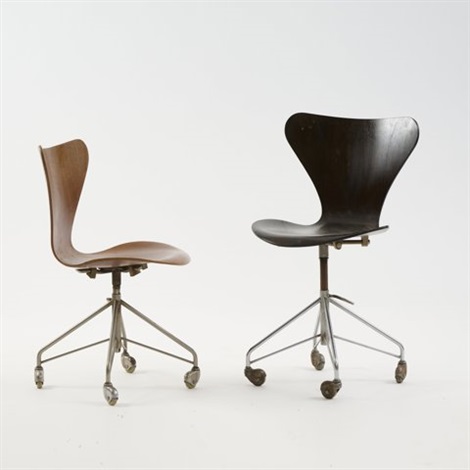 Two work chairs 3117 by Arne Jacobsen on artnet