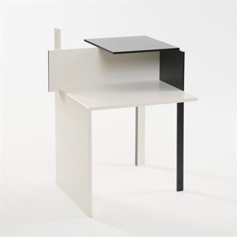 De Stijl side table by Eileen Gray on artnet