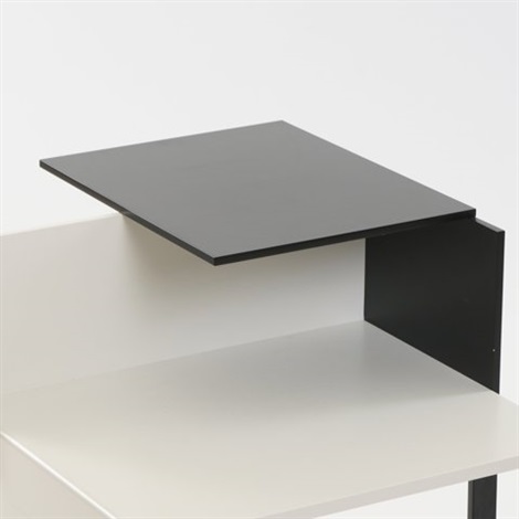 De Stijl side table by Eileen Gray on artnet